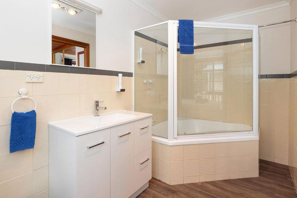 Kitty'S Cottages - Managed By Big4 Strahan Holiday Retreat Екстер'єр фото