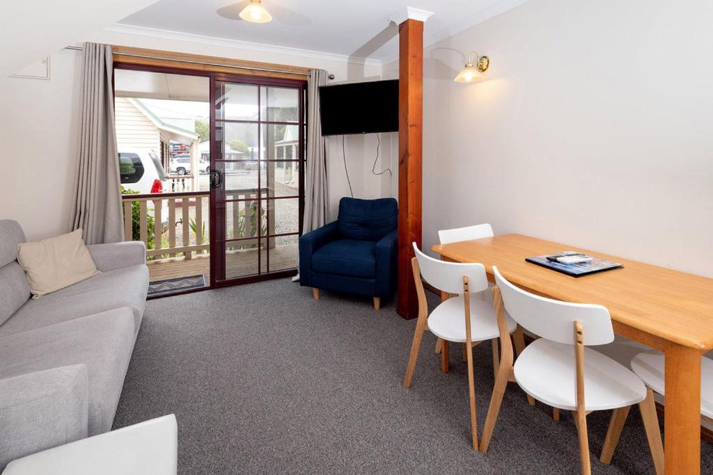 Kitty'S Cottages - Managed By Big4 Strahan Holiday Retreat Екстер'єр фото