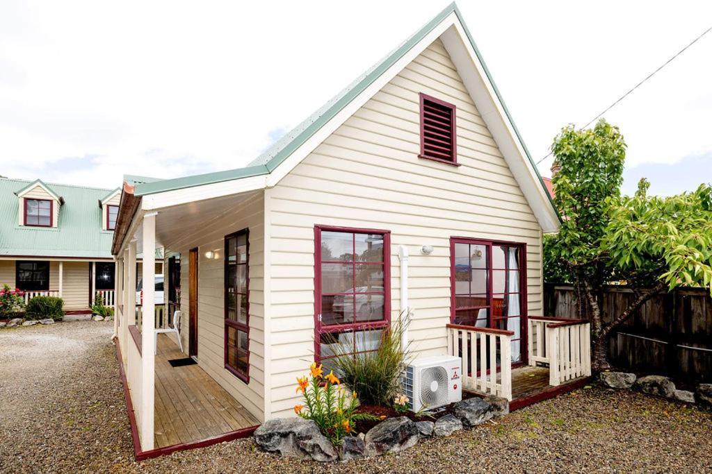 Kitty'S Cottages - Managed By Big4 Strahan Holiday Retreat Екстер'єр фото