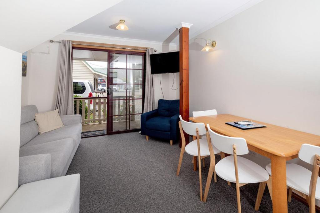 Kitty'S Cottages - Managed By Big4 Strahan Holiday Retreat Екстер'єр фото